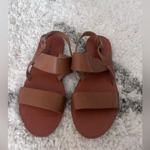 New Lucky Brand Women's Ankle Strap Sandal Flat size 7